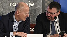 Ekonomové Zden�k T�ma (vlevo) a Miroslav Singer vystoupili na summitu...