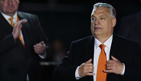 Maarský premiér Viktor Orbán slaví vítzství v parlamentních volbách (4. dubna...