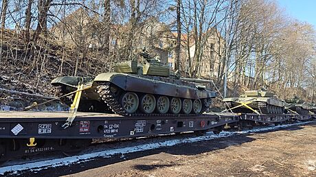 Tanky T-72M na vagónech v Jihlav