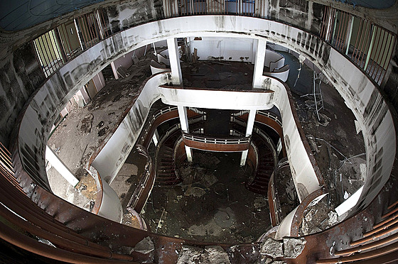 Zni�ené prostory módního domu Ostravica.