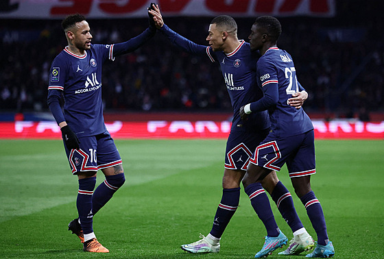 Mbappé, Neymar, Messi. Paris St. Germain dal pět branek, body má i Marseille