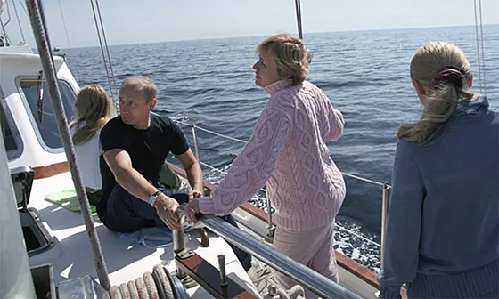 Ruský prezident Putin se svou bývalou enou a dvma dcerami na dovolené v roce...