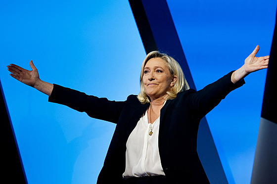 Krajn pravicová politika a prezidentská kandidátka Marine Le Penová na...