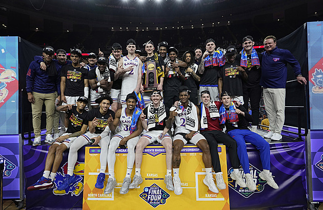 Basketbalisté Kansasu vyhráli po velkém obratu univerzitní šampionát NCAA