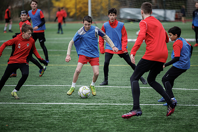 Sportovní svět přijímá uprchlické děti, nejvíce jich v Praze hraje fotbal