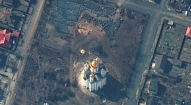 Satelitní snímky ukázaly místo, kde se v Buči našel masový hrob