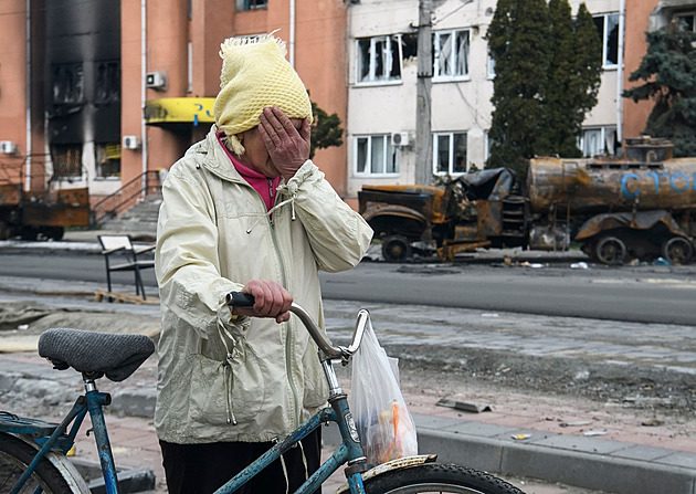 Rusové pořádají na dívky hon. A to jsem se bála Banderovců, štkala žena