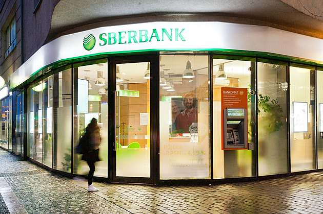 Úvěry ze Sberbank zřejmě převezme Česká spořitelna. Jde téměř o 50 miliard