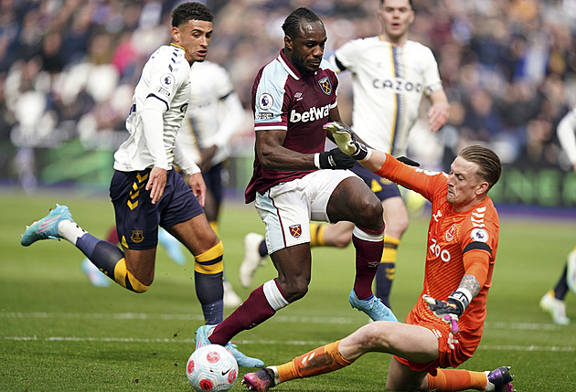 West Ham se Součkem zdolal Everton, Dúbravka dostal na Tottenhamu pět gólů