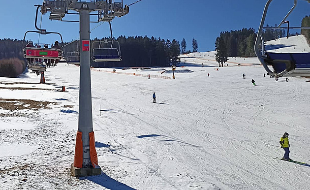 Na hory se vrátili lyžaři. Střediska i přes opatření hodnotí zimu pozitivně