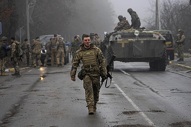 KOMENTÁŘ: Ukrajinská realita vyvrací mýty o válkách příštích. Jaké tedy budou?