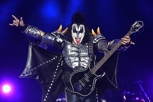 Nechci, aby na koncertech Kiss někdo seděl, říká Gene Simmons