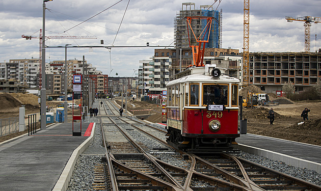 Historická tramvaj otevřela trať do Holyně, v sobotu začne běžný provoz