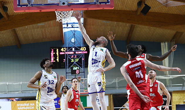 Basketbalisté Jindřichova Hradce musejí zachraňovat sezonu v baráži se Slavií