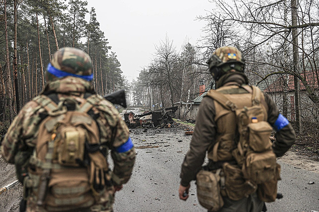 Po Rusech zůstaly miny, varuje Zelenskyj. Ukrajinci uvolnili sevření Charkova