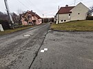 Desítky geodetických znaek na silnicích v Olomouckém kraji, které jsou...