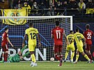 Fotbalisté Villarrealu se ujímají vedení ve tvrtfinále Ligy mistr proti...