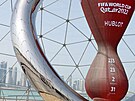 Katarské Dauhá, hostitel fotbalového mistrovství svta 2022. Vpravo odpoet do...