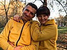 Padesátiletá Oksana ernij s manelem, který musel zstat na Ukrajin.