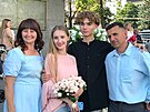 Oksana ernij, jej dcera a sedmnctilet syn, s nimi odjela do eska. pln...