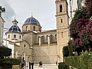 Nejvyím bodem msta Altea je zvonice kostela Nuestra Senora del Consuelo s...
