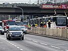 Tramvaj srazila chodce v Praze u zast�vky Motol. (4. dubna 2022)