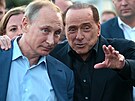 Bývalý italský premiér Silvio Berlusconi a ruský prezident Vladimir Putin pi...