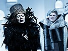 Martha Issová a Tomá Jeábek v nastudování Richarda III. v Dejvickém divadle