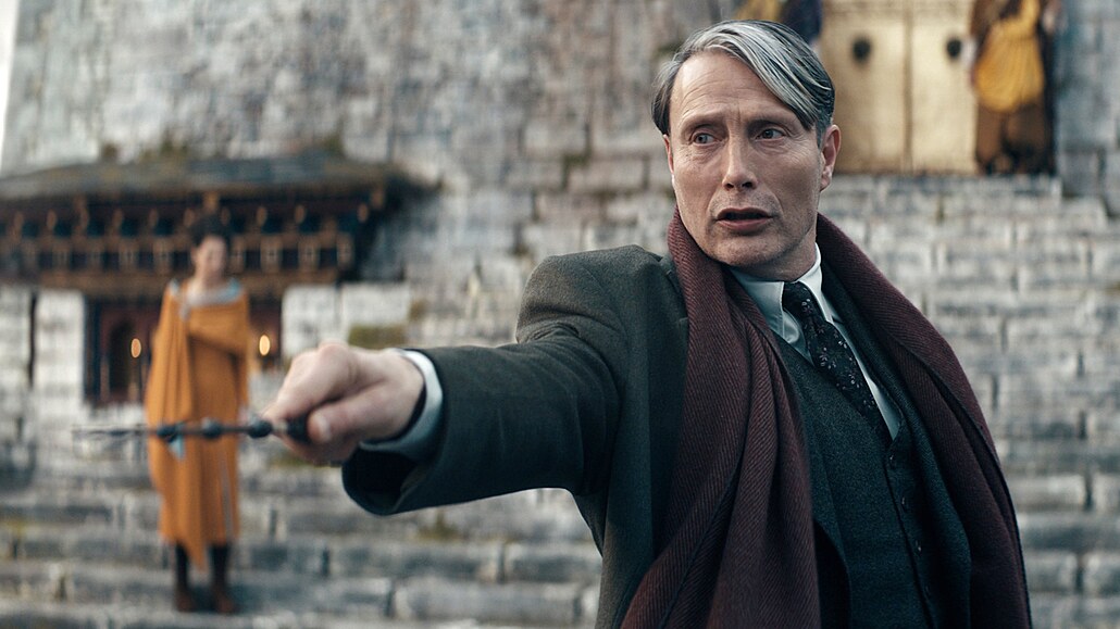 Zloduch s charizmatem. Grindelwald, jeho hraje Mads Mikkelsen, se chce pomocí...