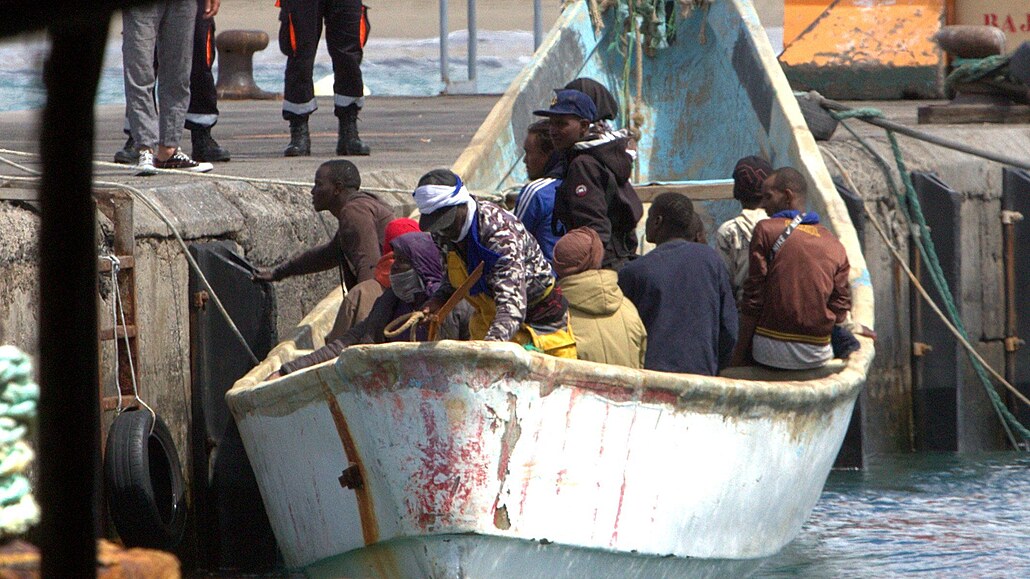 Pijídí jich víc. lun s migranty ze Senegalu, Mali a Mauritánie pistává na...