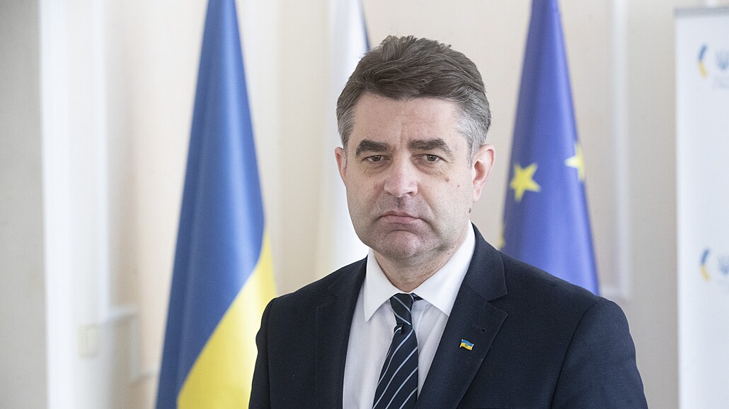 Ukrajinský velvyslanec v �R Jevhen Perebyjnis.