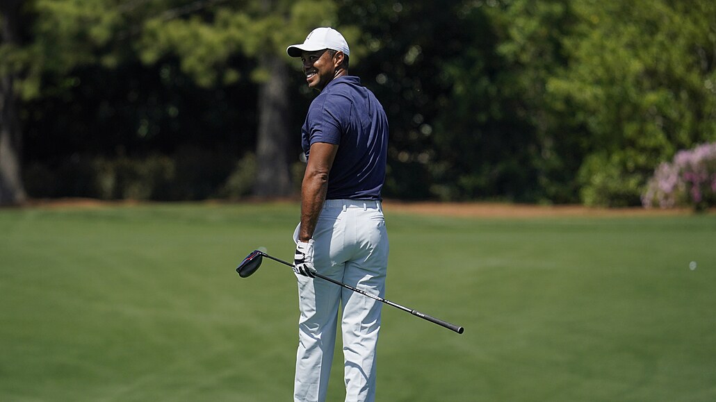 Tiger Woods bhem tréninku v August.