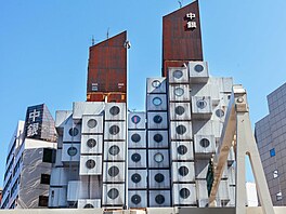 V Tokiu za nkolik dní zane demolice kabinové výkové budovy Nakagin, kterou...