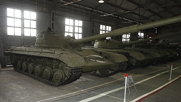 Kdy dostali vNinm Tagilu kol vytvoit zT-64 mobilizan variantu se spolehlivjm motorem, rozhodli se tto pleitosti vyut a znovu nastolit tma novho tanku. Prvnm krokem knmu byl prototyp Objekt 172. Zde vtankovm muzeu vKubince.