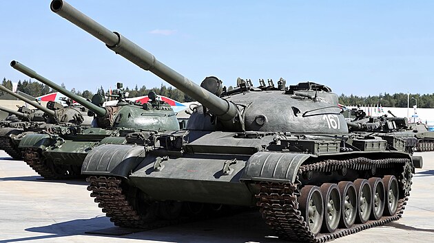 Na prototypovm tanku Objekt 167 je dobe vidt, e spojuje velk konstrukn celky ztanku T-62 (zejmna v a kann) spodvozkem, kter u pipomn budouc podvozek tanku T-72.