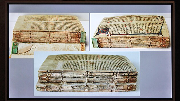 Prezentace zrestaurovan�ho st�edov�k�ho kodexu ze sb�rek z�mku Kyn�vart. Sn�mky z obrazov� prezentace restaur�torky Jarmily Frankov�. (8. dubna 2022)