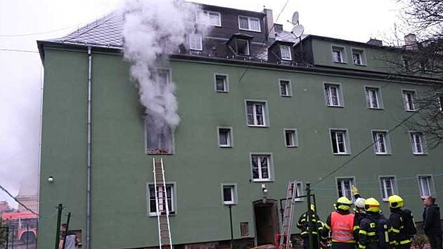 V Opav hasii zasahovali u poru bytu. (9. dubna 2022)