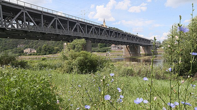 V Ústí začala oprava lávky na železničním mostě přes řeku Labe.
