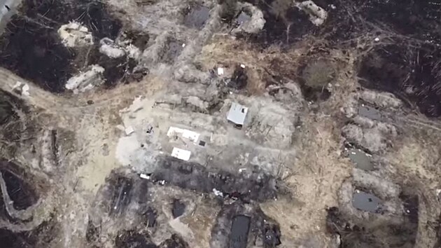 Zkopy v radioaktivn oblasti u ernobylsk elektrrny (6. dubna 2022)