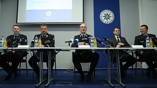 Martin Vondrášek (uprostřed) je český policista, od dubna 2022 policejní prezident Policie České republiky. (1. dubna 2022)