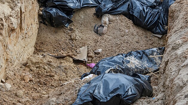 Hromadn hrob civilist ve mst Bua (4. dubna 2022)