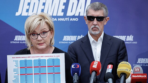 Jednn poslaneck snmovny. Tiskov konference ANO. Na snmku Alena Schillerov (vlevo) a Andrej Babi. (7. dubna 2022)