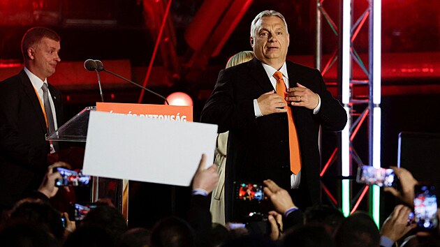Maďarský premiér Viktor Orbán  po oznámení průběžných výsledků parlamentních voleb. (3. dubna 2022)