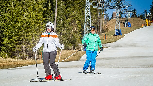 Sjezdovku pojmenovanou Lipensk a dvousedakovou lanovku vybudovali ve Skiarelu Lipno u ped dvma lety, ale a tuto zimu si ji lyai mohli ut naplno.