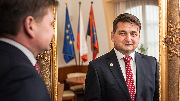 Hejtman Kr�lov�hradeck�ho kraje Martin �erv��ek (ODS).