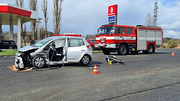 Dopravn� nehoda dvou osobn�ch aut v Mimoni v �itavsk� ulici (9. dubna 2022)