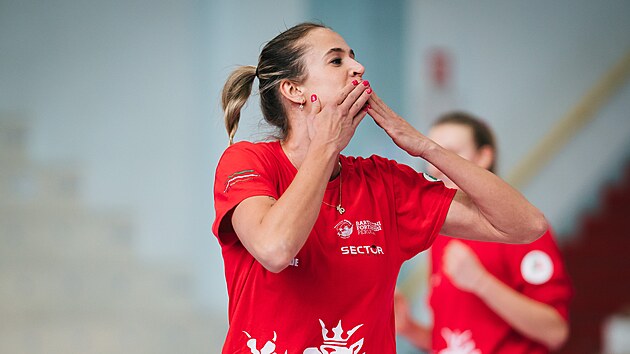 Helena Havelkov� zdrav� fanou�ky Perugie.