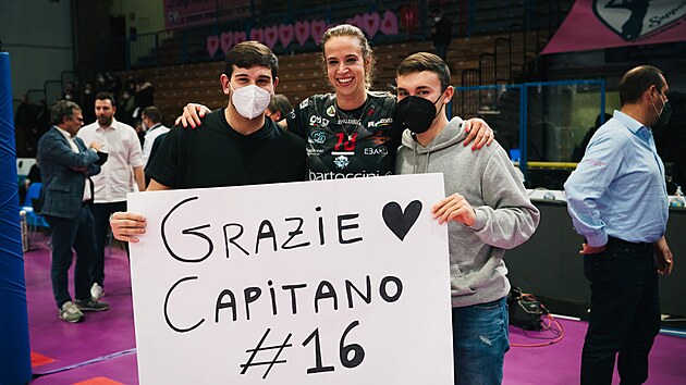 Helena Havelkov� s fanou�ky Perugie.