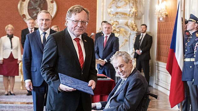 Prezident Milo Zeman jmenoval na Praskm hrad prezidentem Nejvyho kontrolnho adu znovu Miloslava Kalu. (6. dubna 2022)