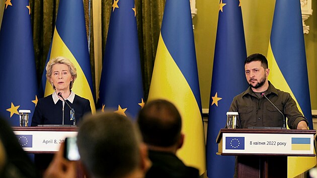 P�edsedkyn� Evropsk� komise Ursula von der Leyenov� s ukrajinsk�m prezidentem Zelensk�m. (8. dubna 2022)